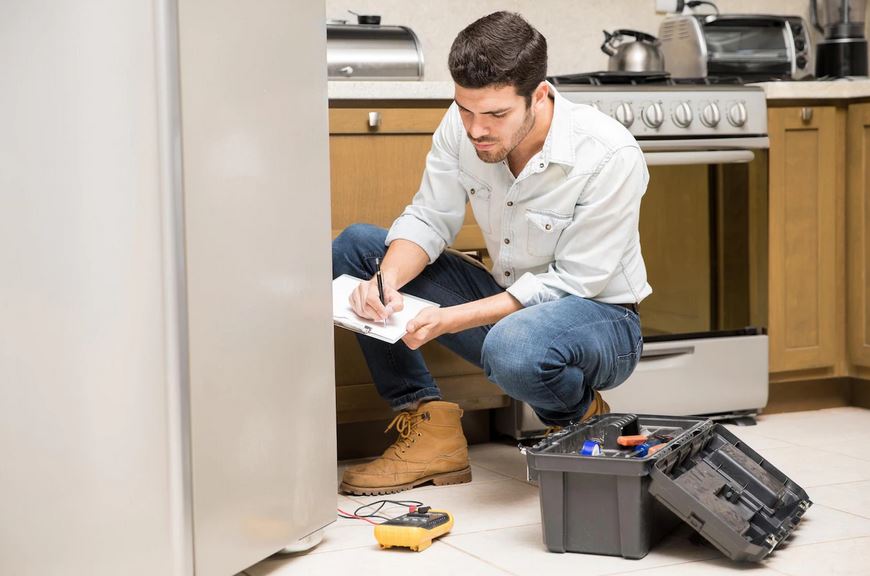 painter writing estimates and color consultation