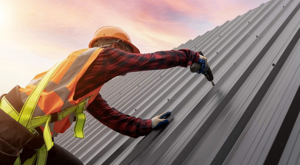 what is the useful life of a commercial building roof